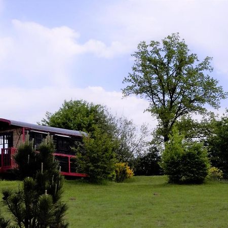 Les Roulottes Et Cabanes Du Livradois Cunlhat Dış mekan fotoğraf