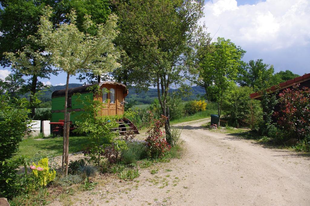 Les Roulottes Et Cabanes Du Livradois Cunlhat Dış mekan fotoğraf