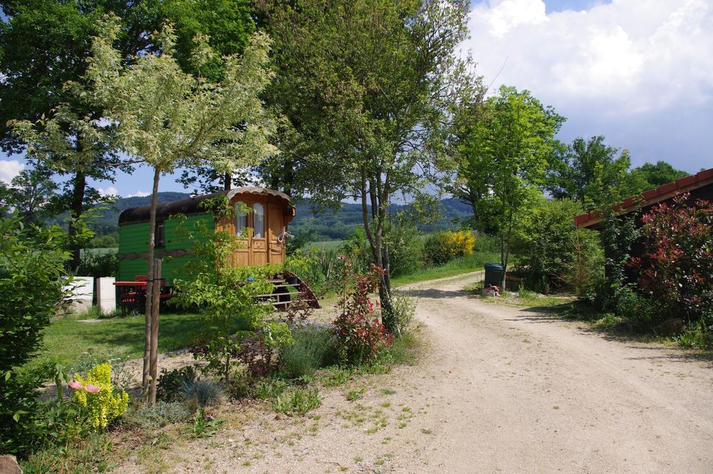 Les Roulottes Et Cabanes Du Livradois Konuk evi Cunlhat Dış mekan fotoğraf