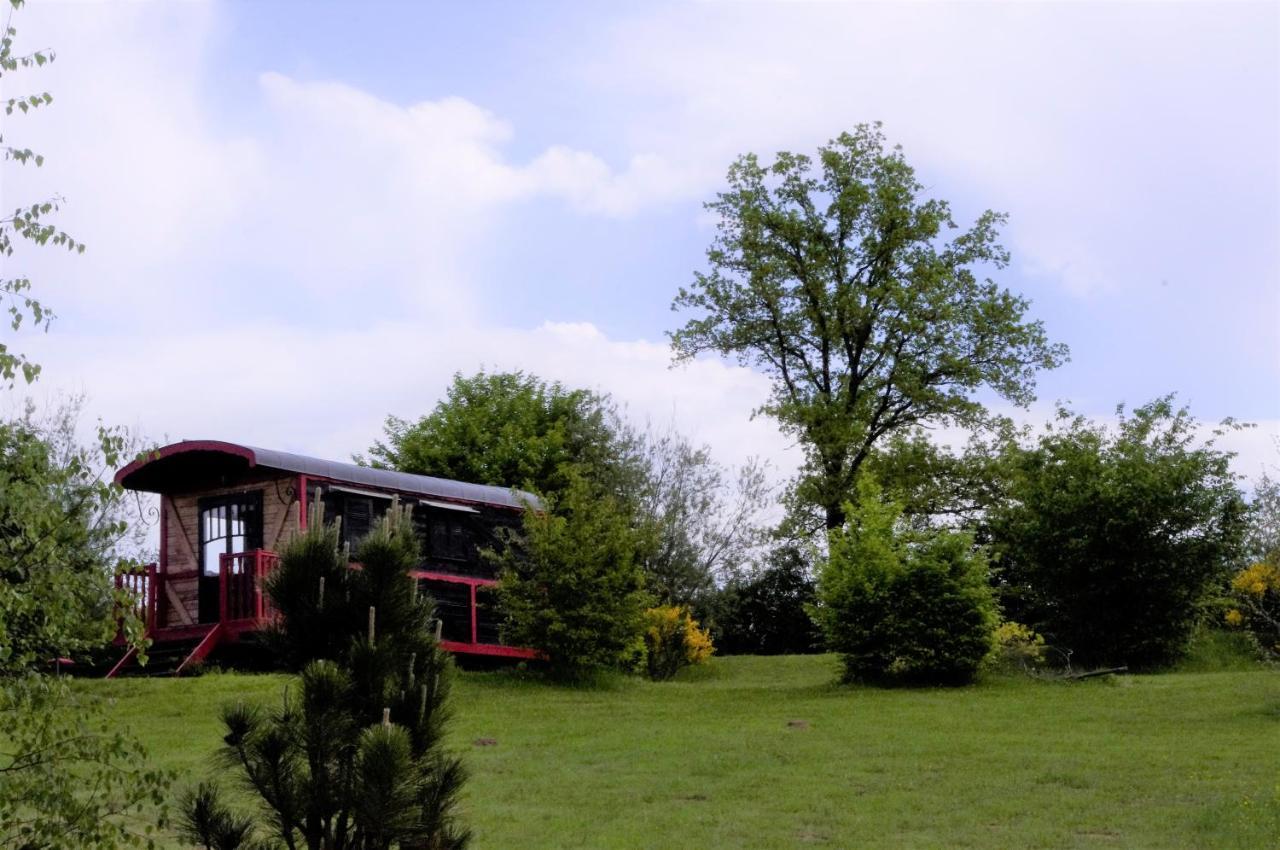 Les Roulottes Et Cabanes Du Livradois Konuk evi Cunlhat Dış mekan fotoğraf