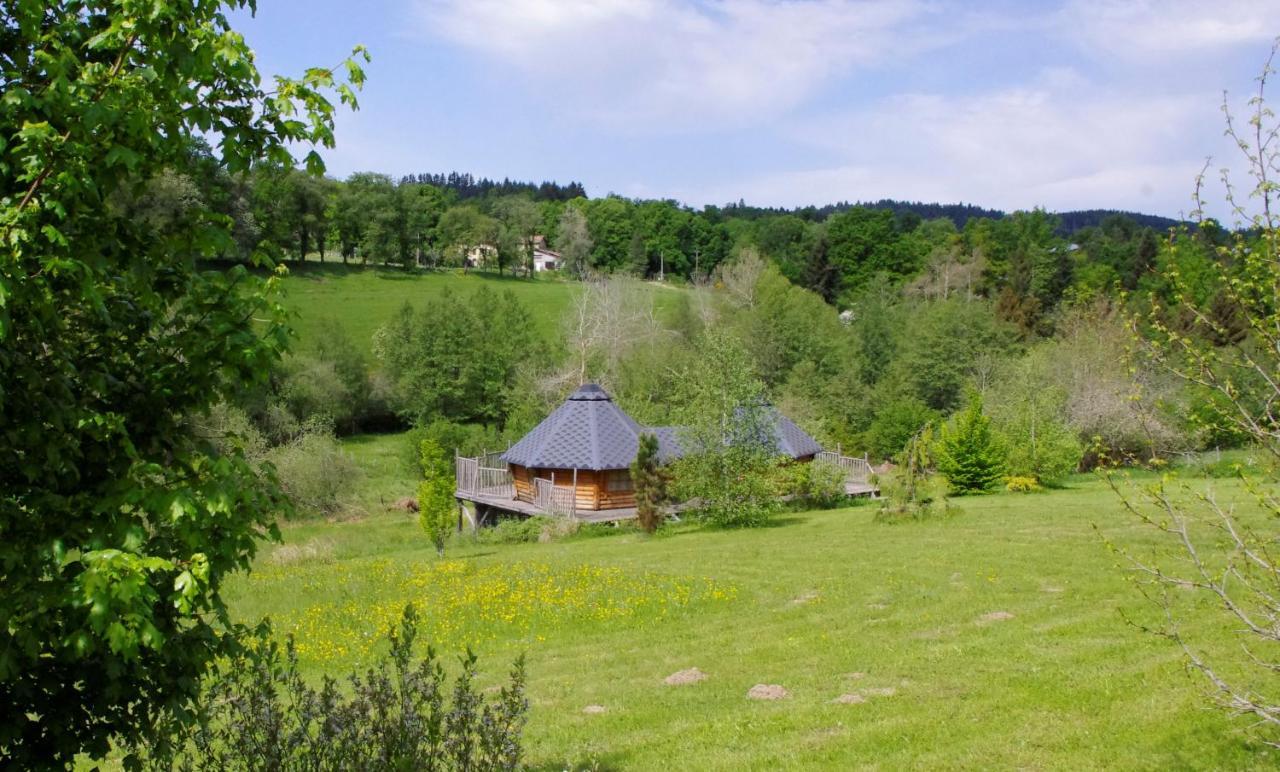 Les Roulottes Et Cabanes Du Livradois Konuk evi Cunlhat Dış mekan fotoğraf